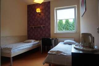 Отели типа «постель и завтрак» Hotelik Jankowski Рашин Двухместный номер с 2 отдельными кроватями-11
